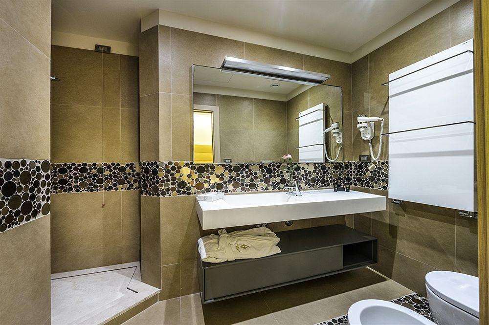 Augustana House And 2* Roma