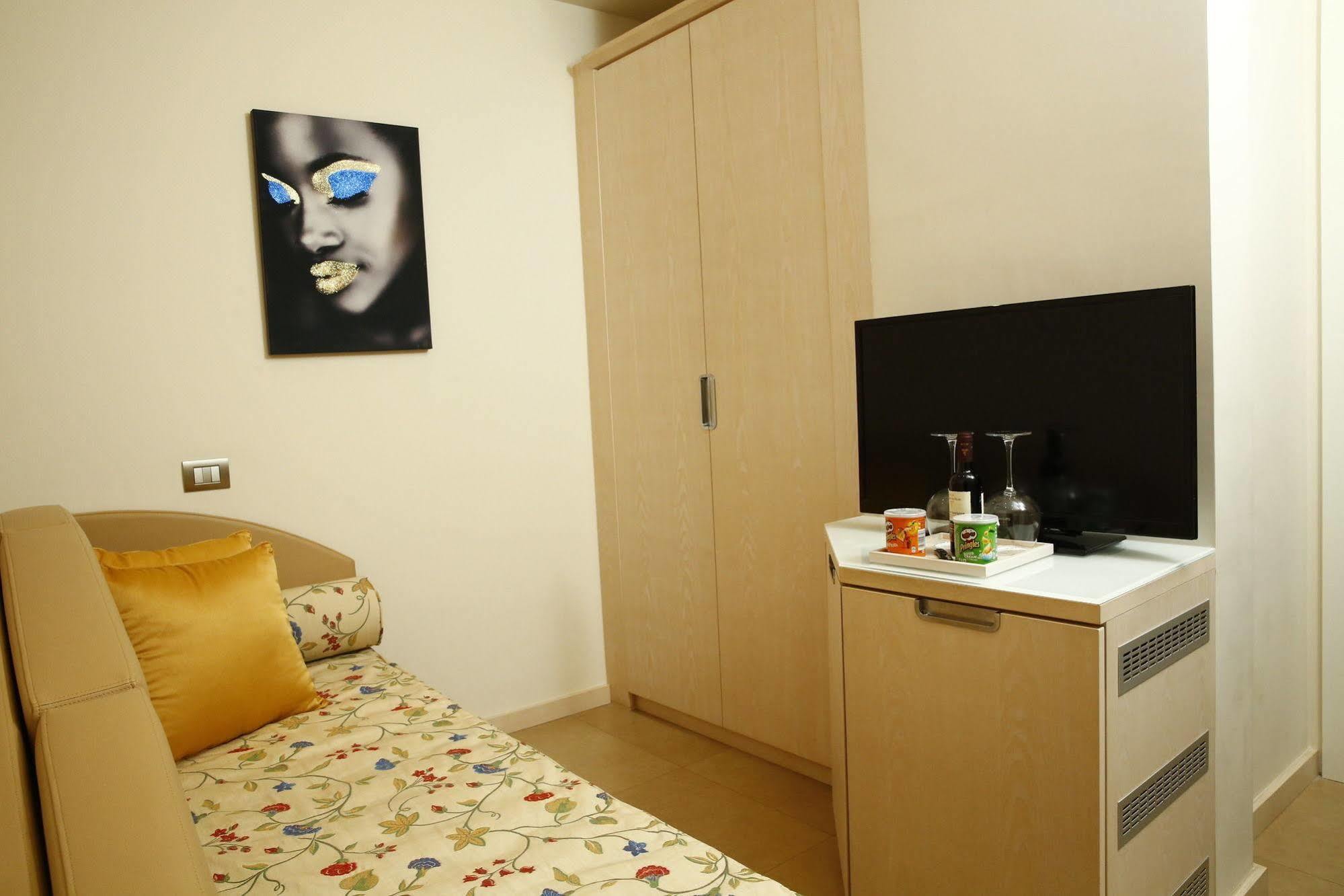 Augustana House And 2* Roma